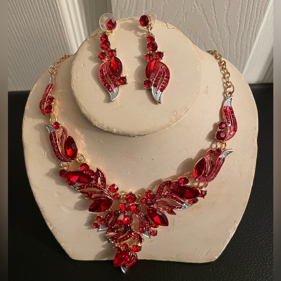 Jane Chic Designs The Princess Necklace and Earring Set - Picture 4 of 4